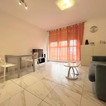 5 Rent Center Apartmán *